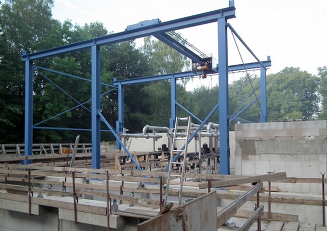 Brückenlaufkran Brückenkran SHT auf Portal - Krantechnik